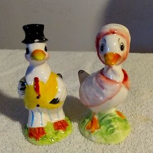Vintage geese salt and pepper shaker